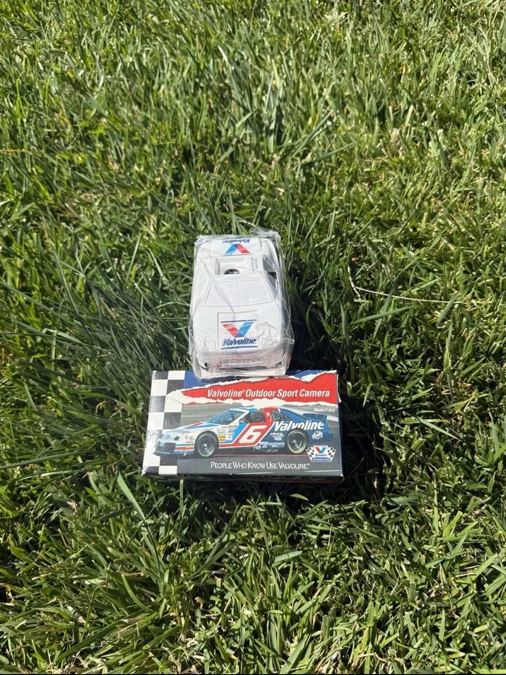 Vintage 90’s Valvoline Model F-912 Car Camera Mark Martin #6 NASCAR 35mm (NEW)
